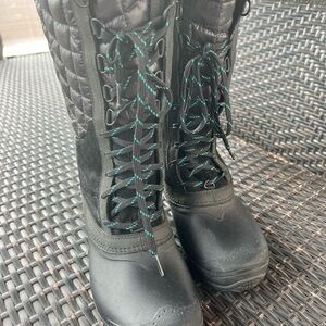 The North Face Black Winter Boots Rugged Tread Durable